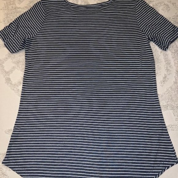 Super soft, striped tee, size small! - Picture 2 of 3
